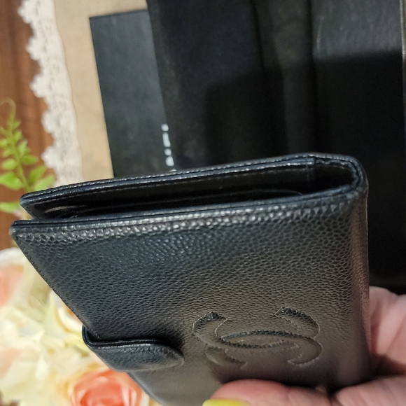 🎉SOLD🎉 Excellent condition and Authentic  CHANEL bifold kisslock wallet - Picture 6 of 13